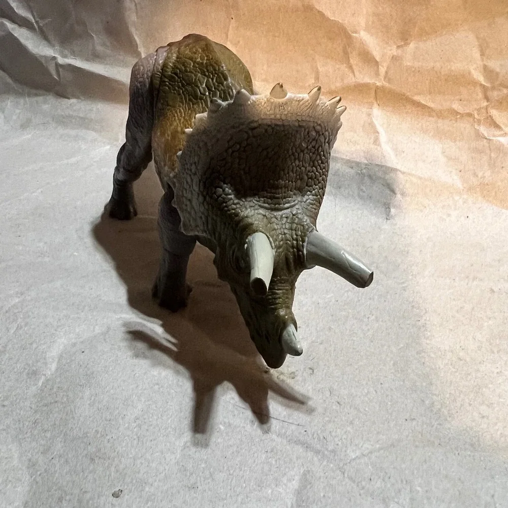 Jurassic World Large Triceratops Action Figure Brown Olive Sound Toy Articulated